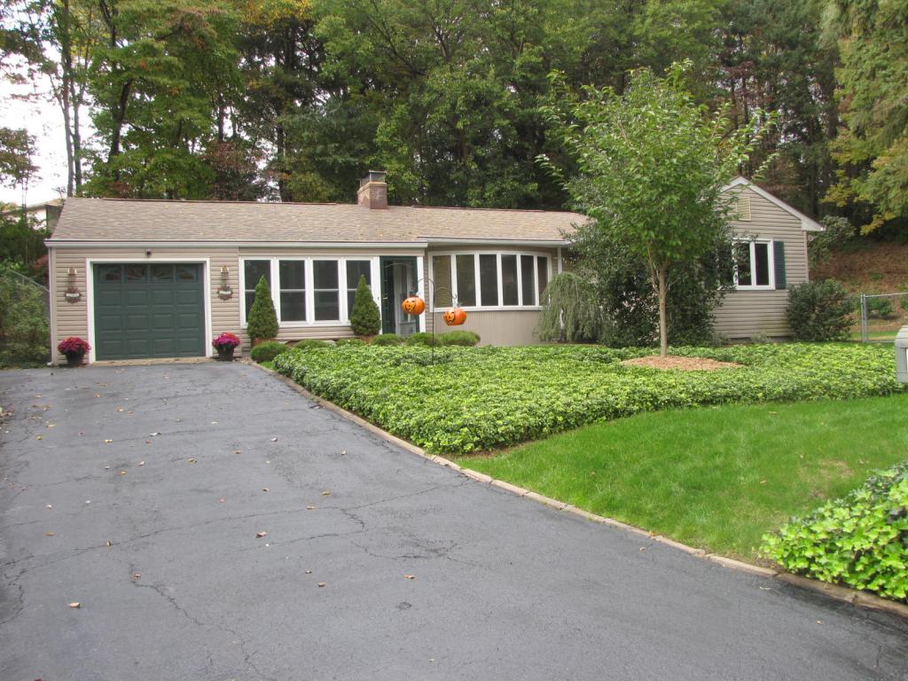 34 WOODLAND DR