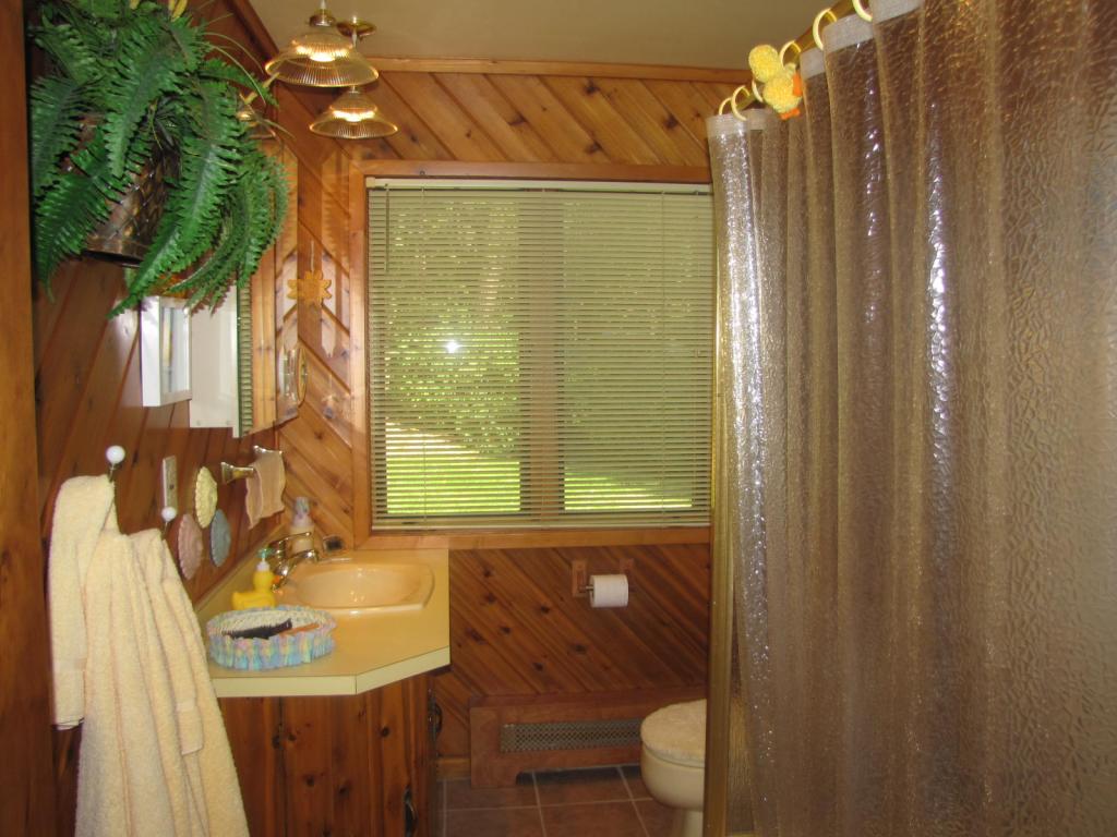 34 WOODLAND DR