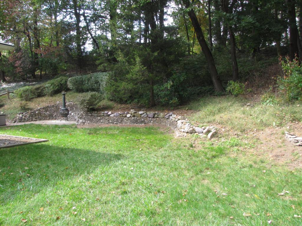 34 WOODLAND DR
