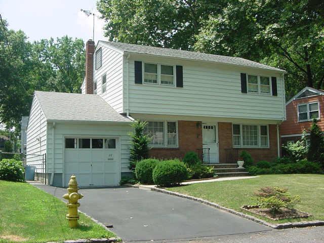 22 OAKWOOD CRES