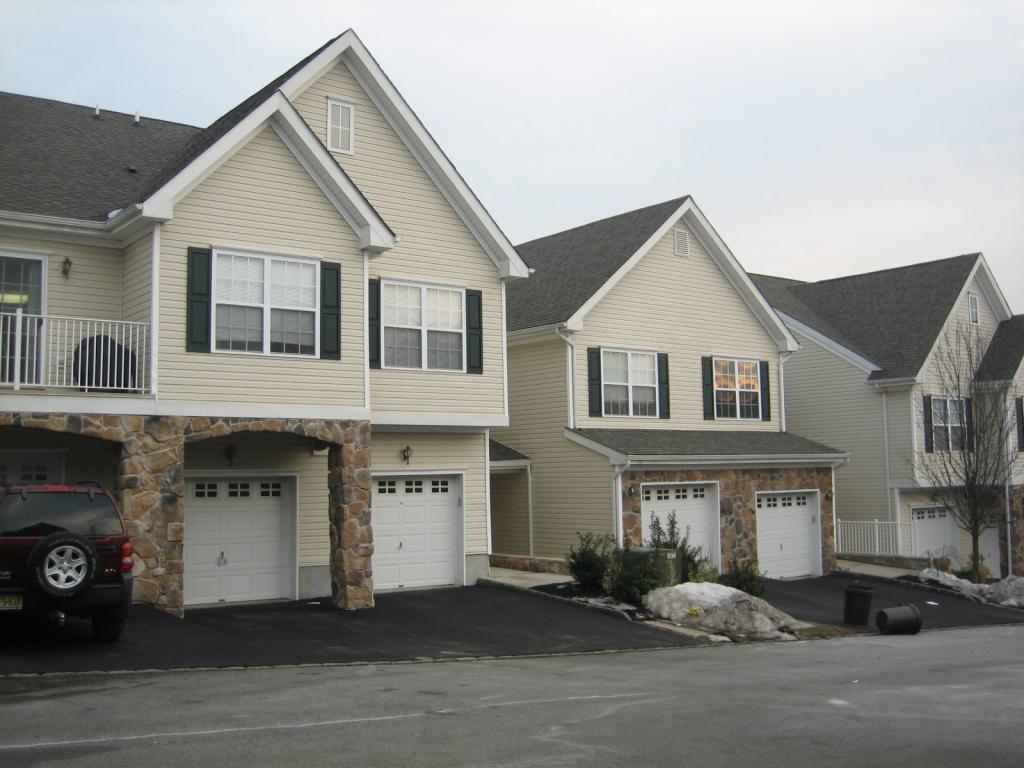 166 TERRACE CT
