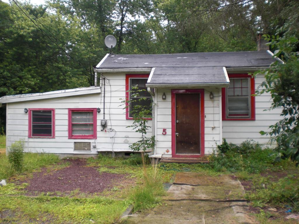 5 DIXON LN