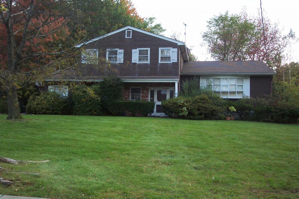 85 DORSET DR