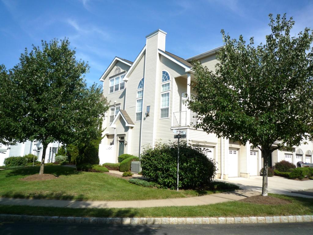 53 HANCOCK DR