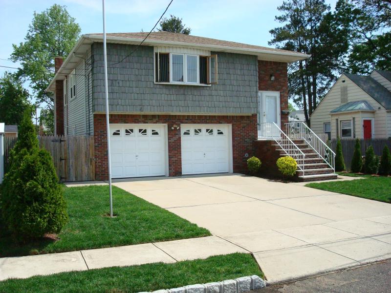 MLS #/Web ID: 2714901
