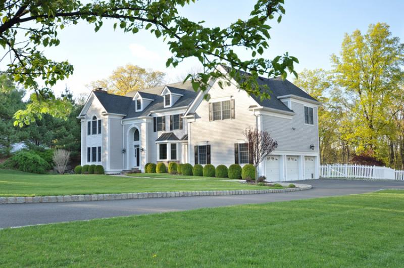 22 ROYAL OAK DR