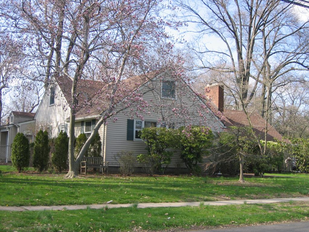 201 BAKER AVE