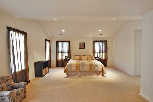 MLS #/Web ID: 2703502