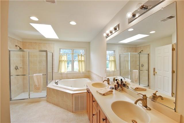 MLS #/Web ID: 2703502