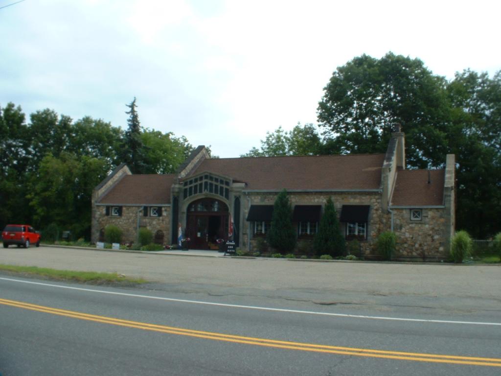 125 LEDGE-LANDING RD