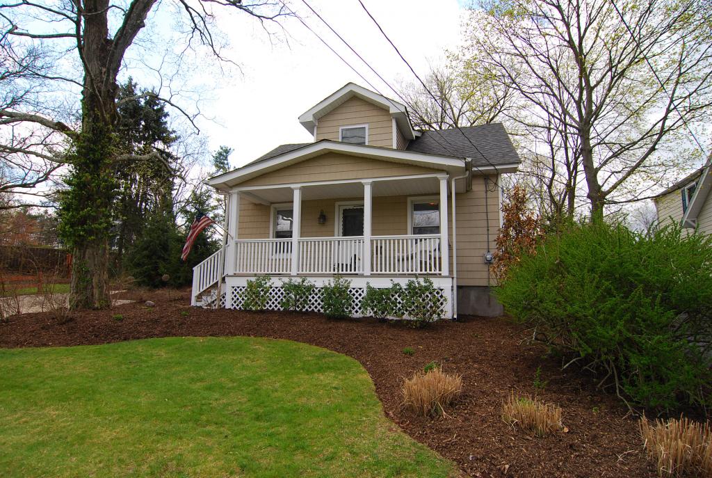 519 LYONS RD