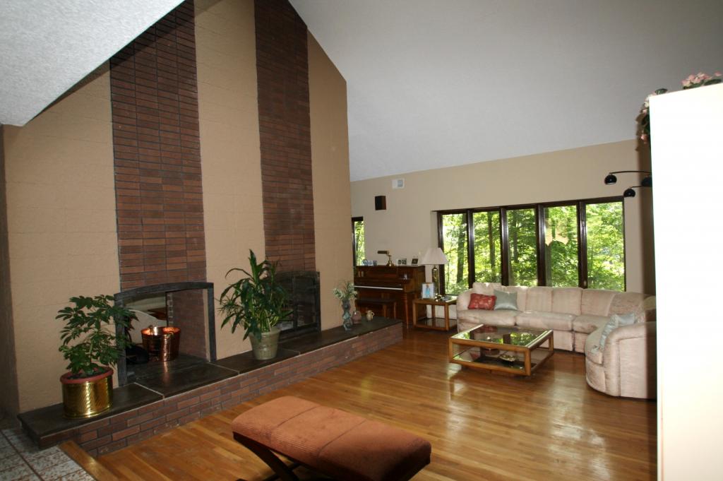 MLS #/Web ID: 2713502