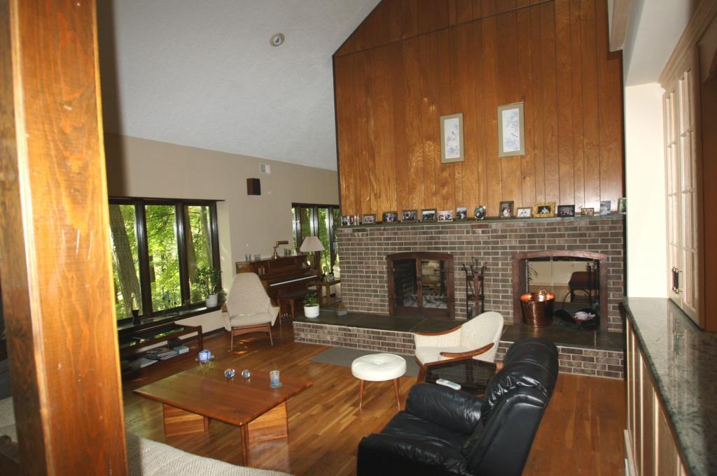 MLS #/Web ID: 2713502