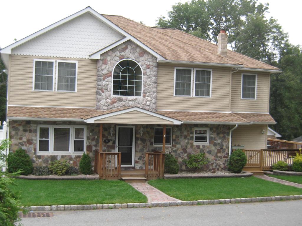36 ELLA ST
