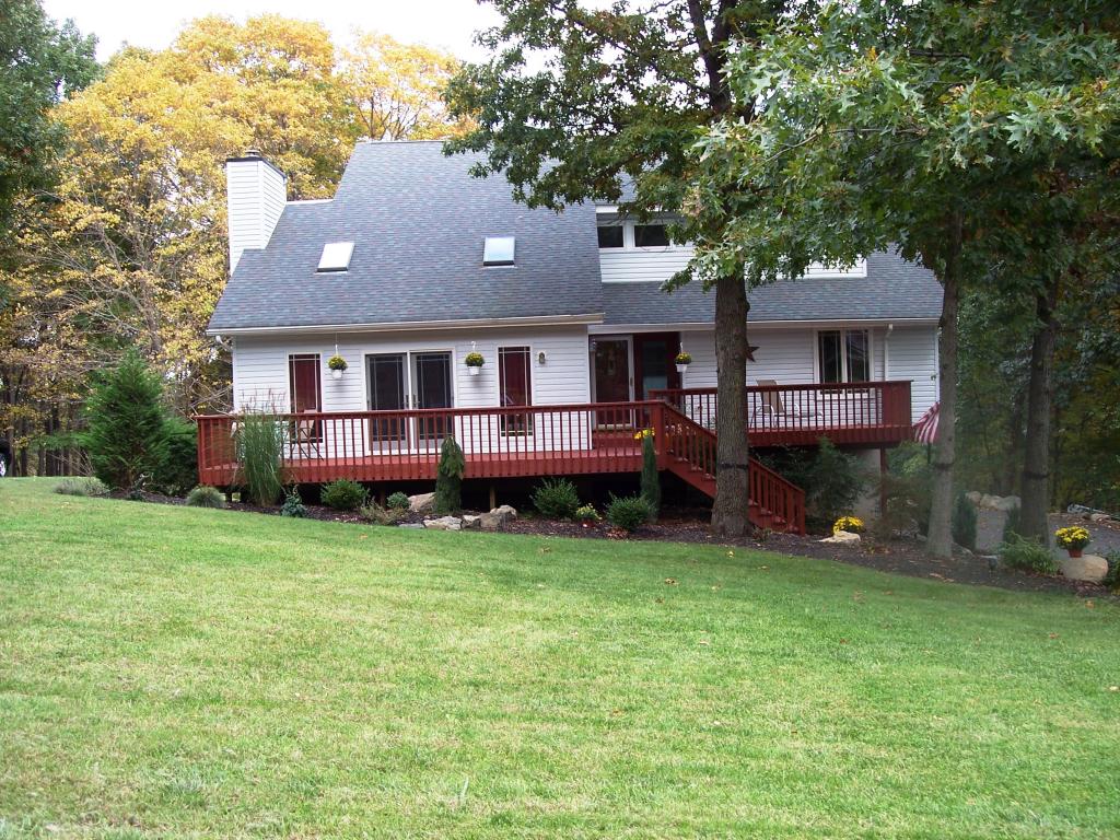 49 LYNN DR