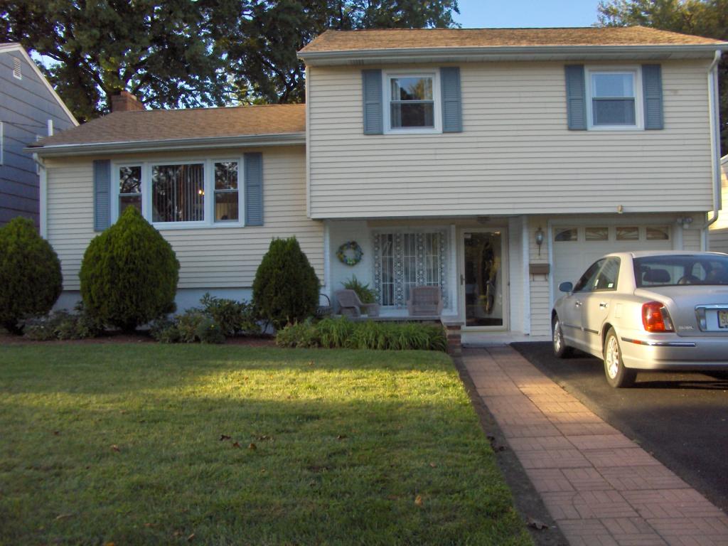 MLS #/Web ID: 2720602
