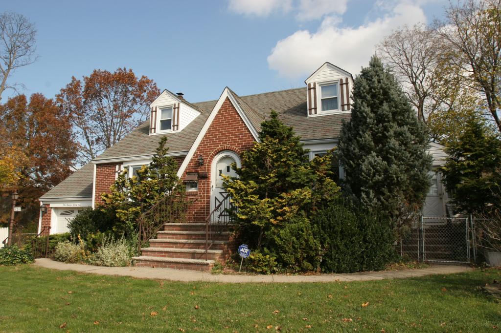 MLS #/Web ID: 2724102