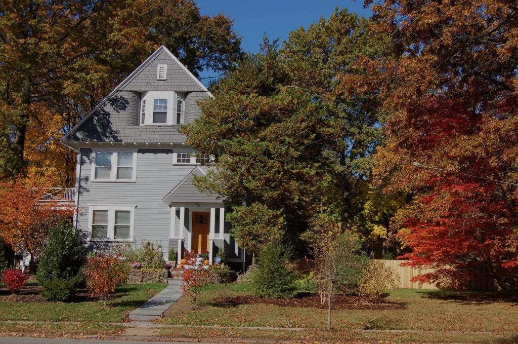 716 VALLEY RD