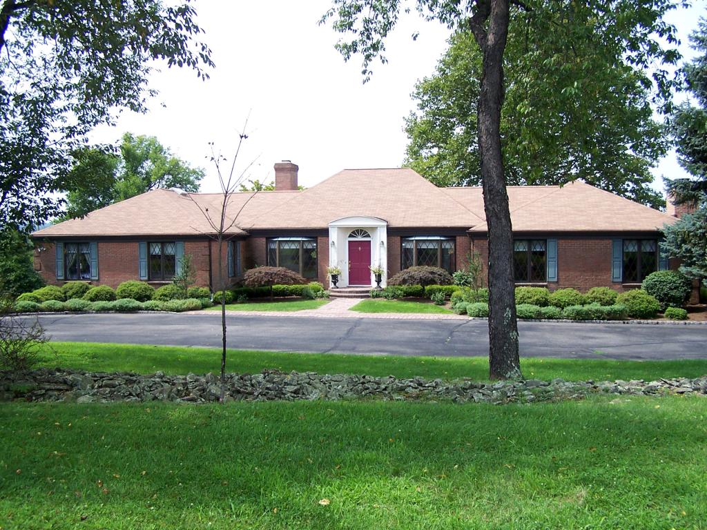 MLS #/Web ID: 2712703