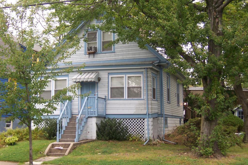 373 RUSSELL ST
