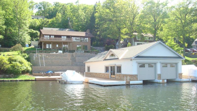 357 LAKESIDE BLVD