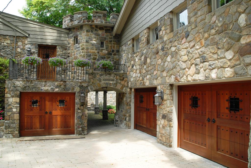 401 East Shore Rd