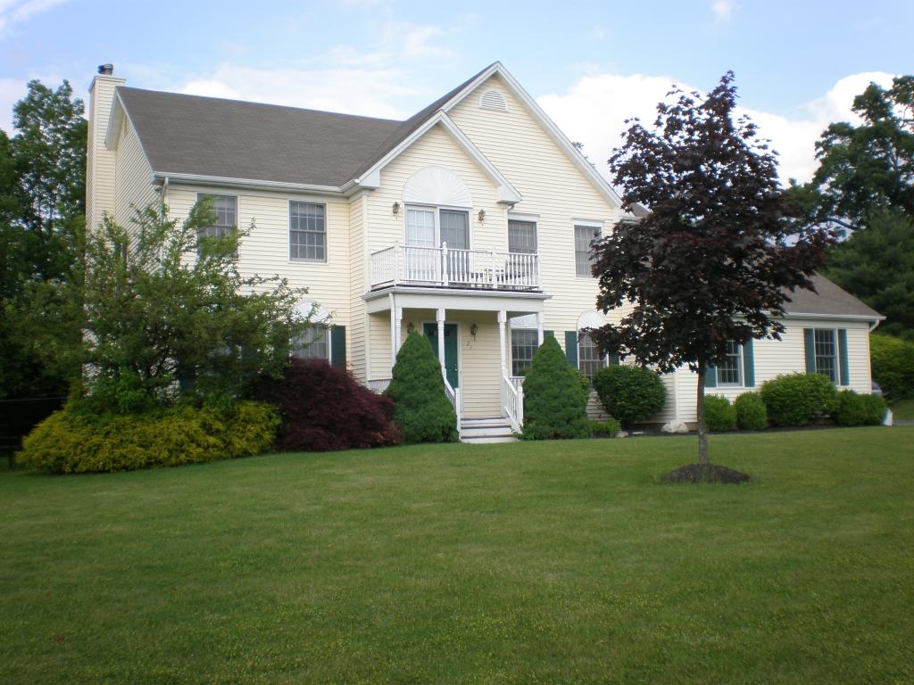 27 ENDICOTT DR