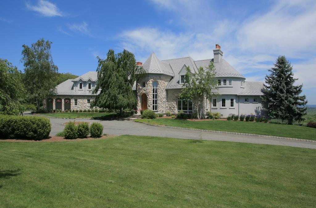 MLS #/Web ID: 2688604