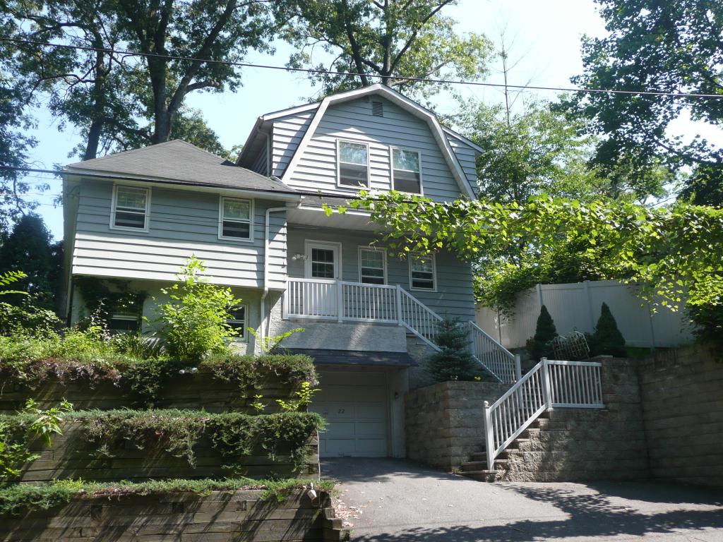 22 ERSKINE RD