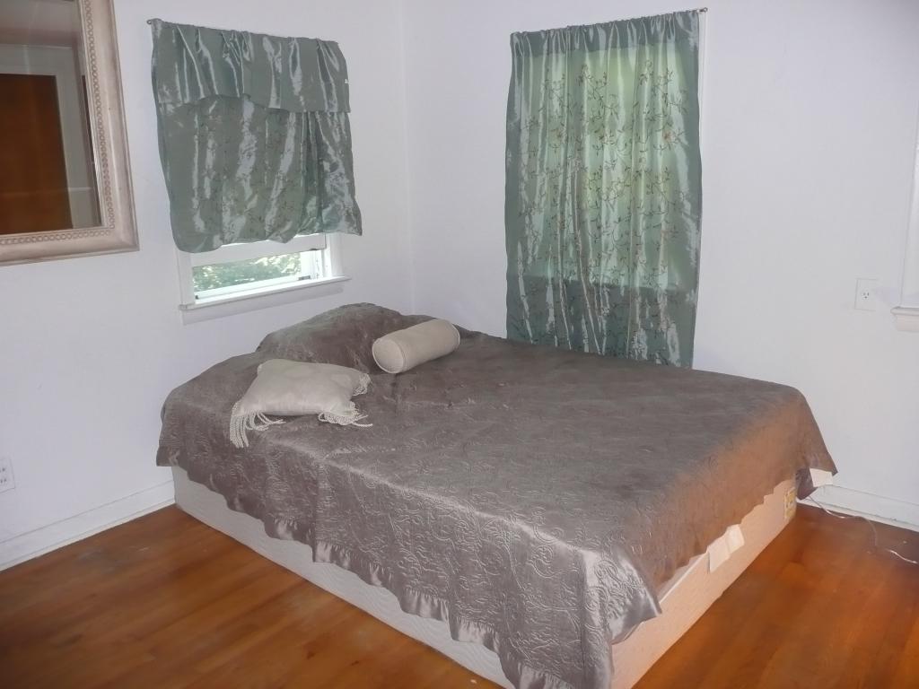 22 ERSKINE RD