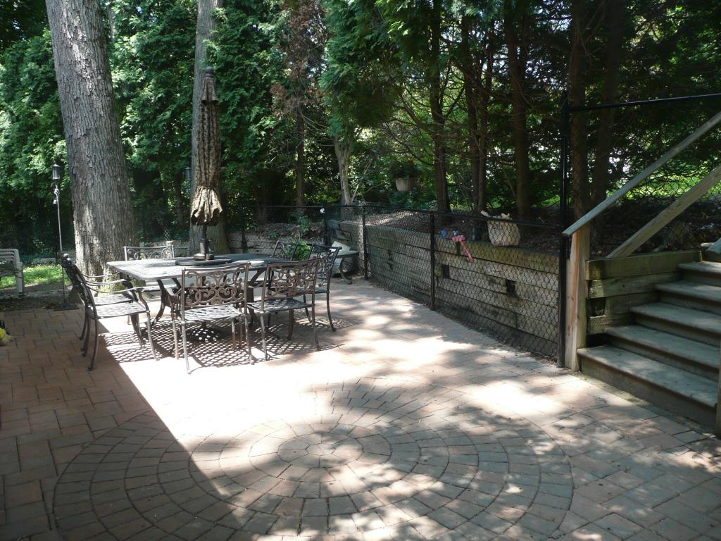 22 ERSKINE RD