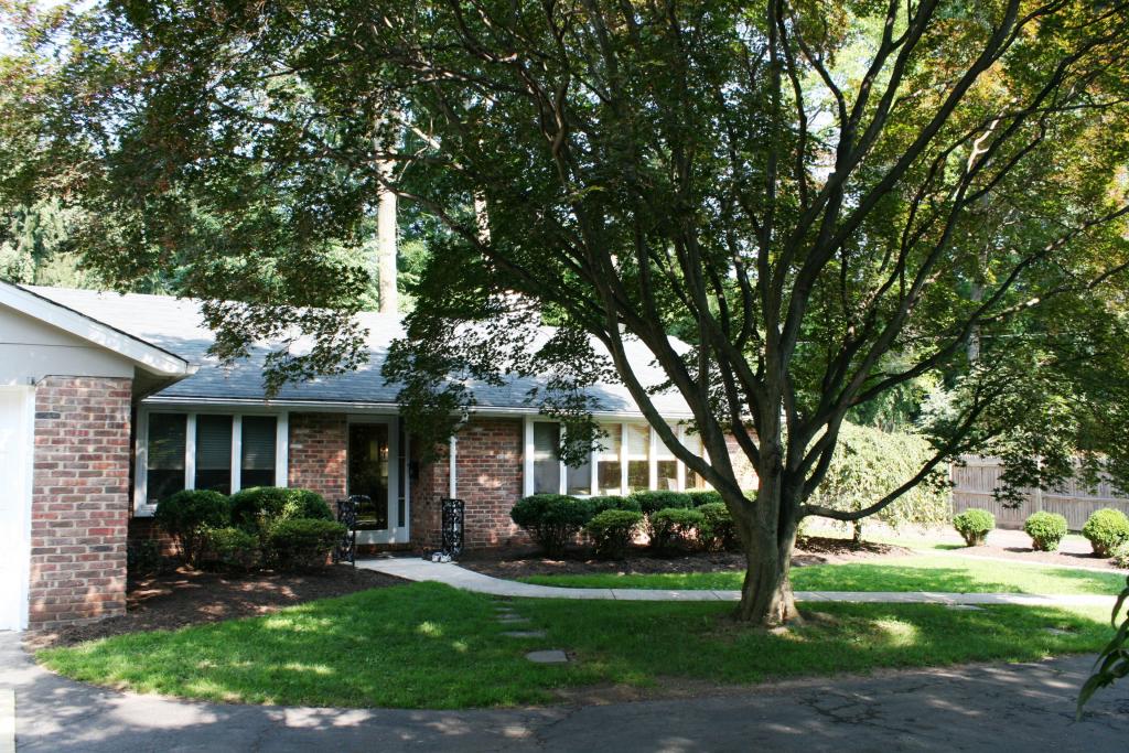 735 GIRARD AVE