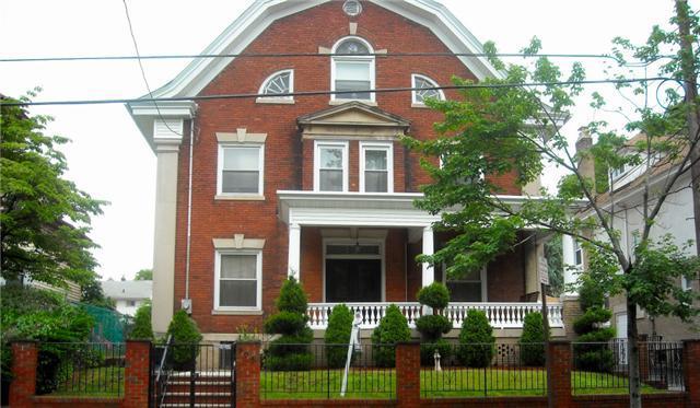 703 DEGRAW AVE
