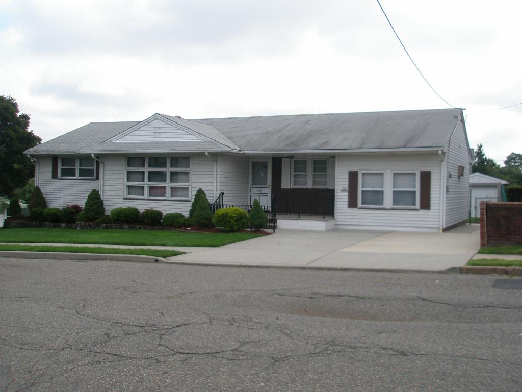 MLS #/Web ID: 2715904