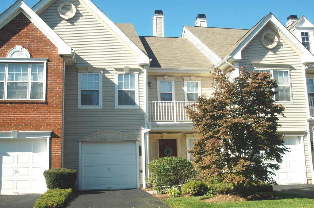 MLS #/Web ID: 2720704