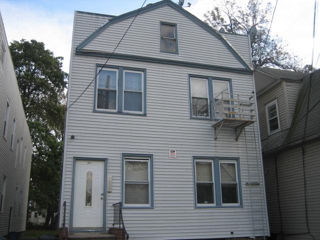 304 E PRICE ST