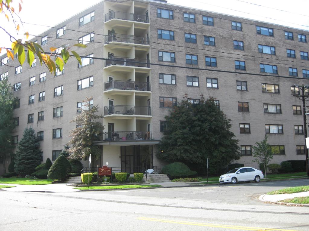 25 GRAND AVE