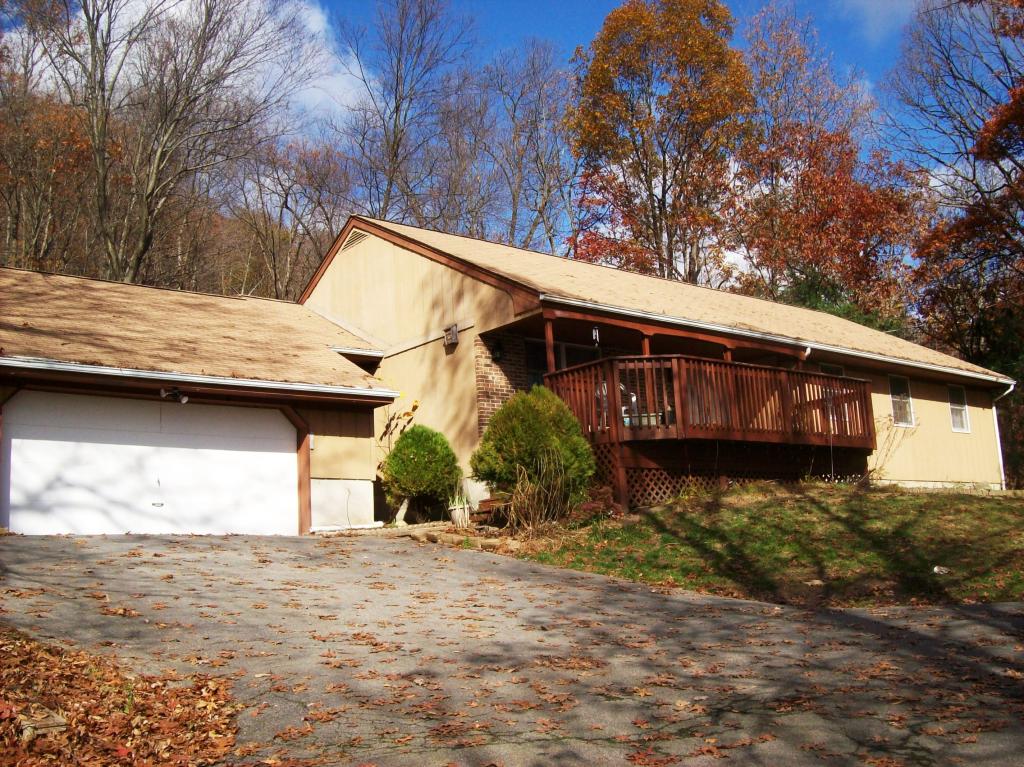 273 LACKAWANNA DR