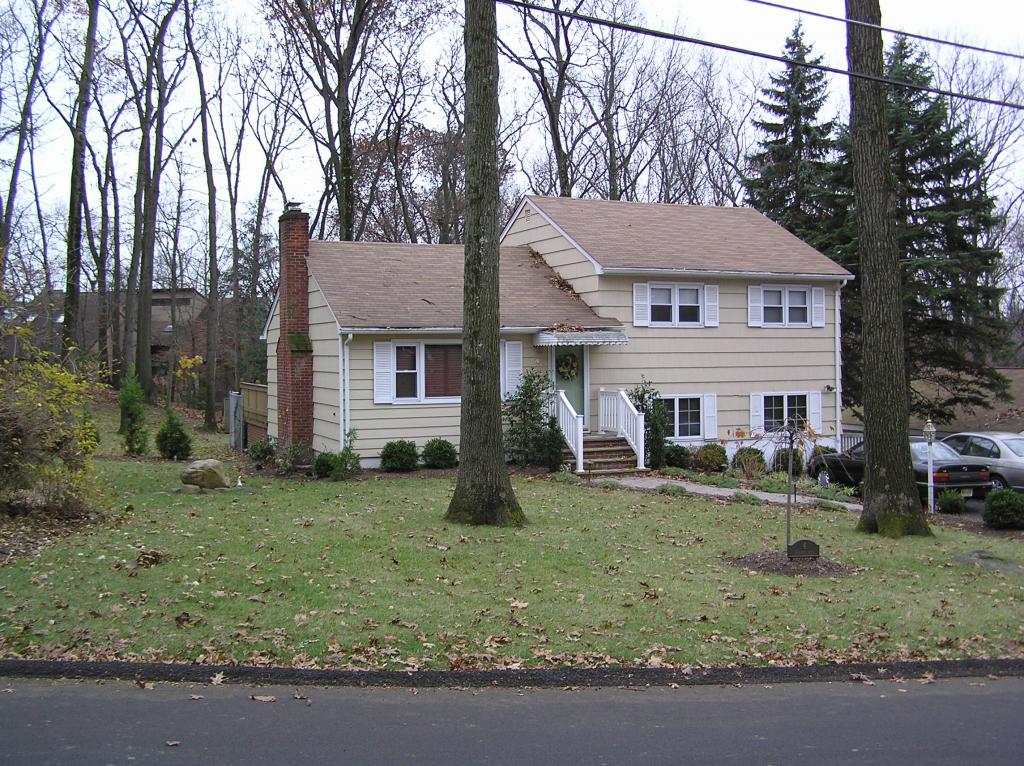 MLS #/Web ID: 2728104