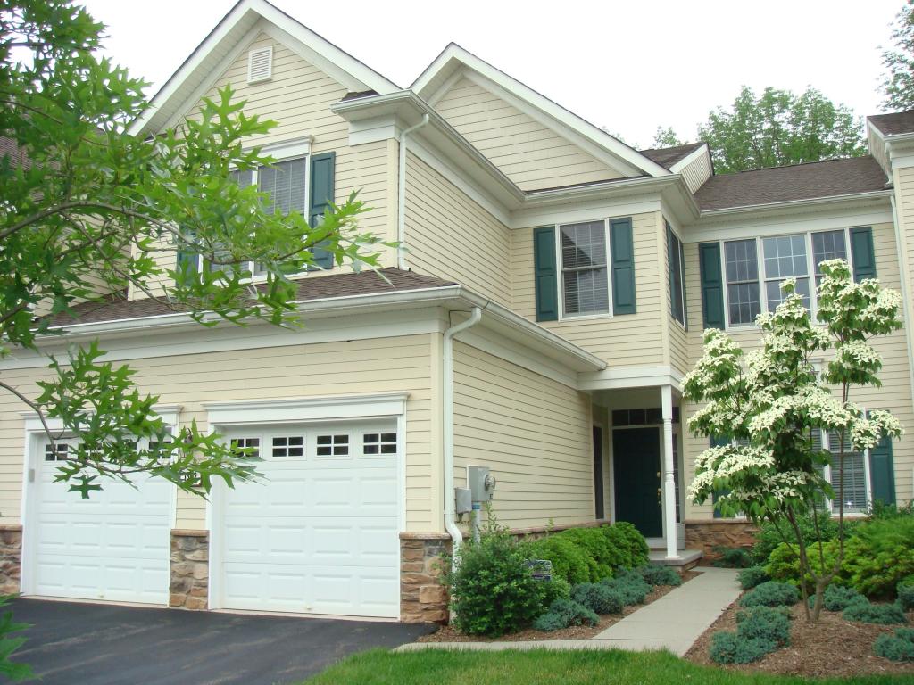 MLS #/Web ID: 2690305