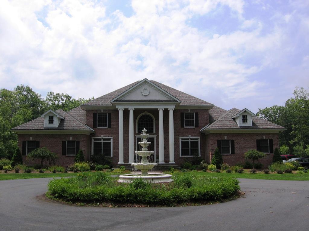 Single Family Home for Sale, ListingId:13778563, location: 130 Nichecronk Rd Dingmans Ferry 18328