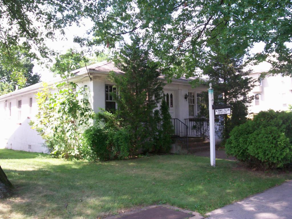 813 N WOOD AVE