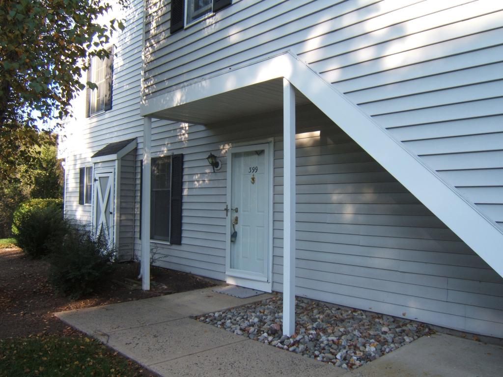 399 FERNCREST CT
