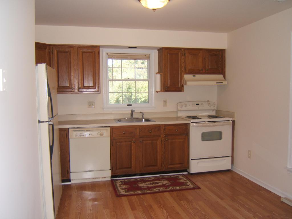 399 FERNCREST CT