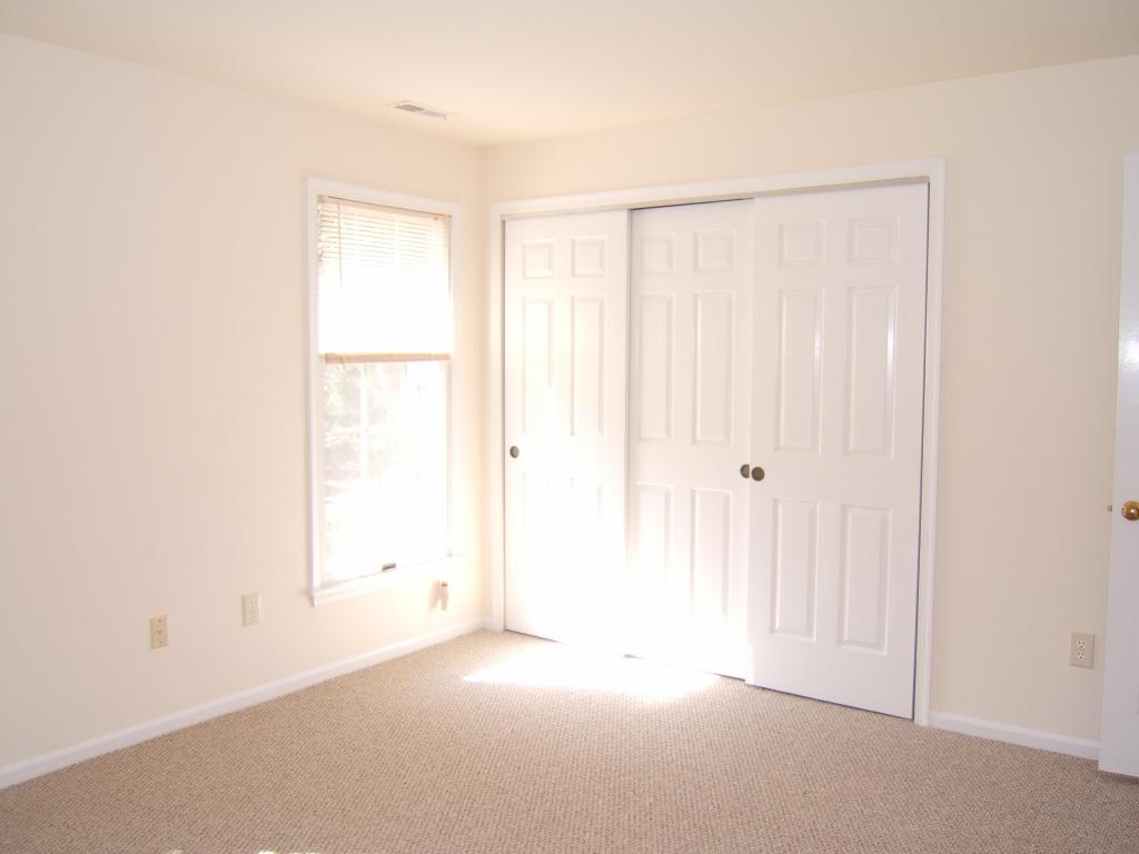 399 FERNCREST CT