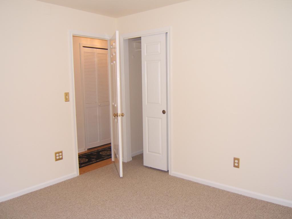 399 FERNCREST CT