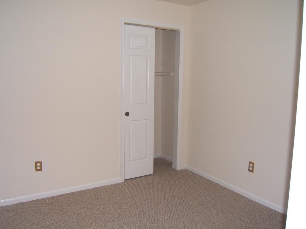 399 FERNCREST CT