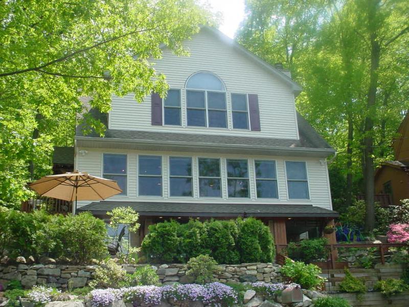 25 SOUTH RD (LAKEFRONT)