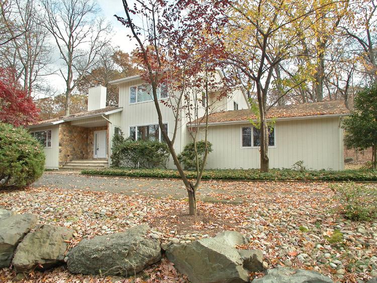 135 SCOTT DR