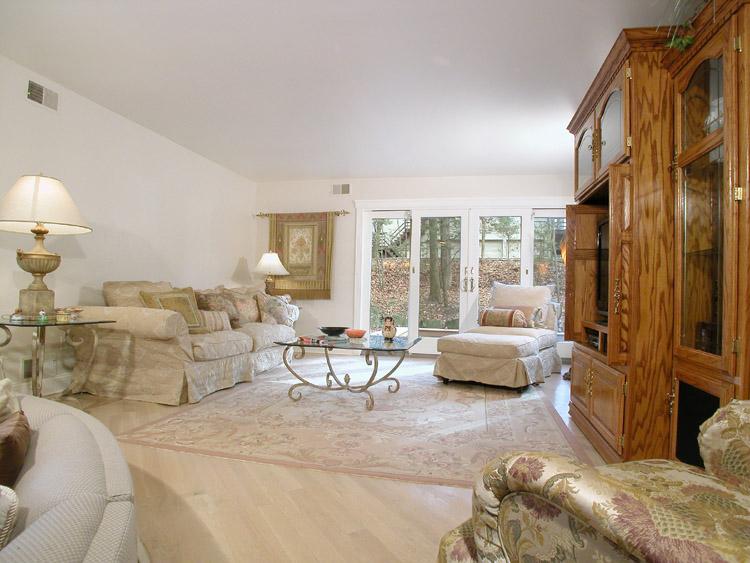 135 SCOTT DR